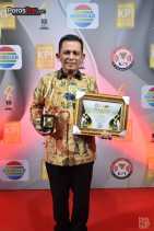 Ansar Ahmad Menerima Penghargaan Bergengsi Dari KPI Sebagai Provinsi Terbaik di Indonesia