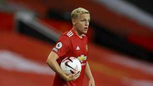 MU Tak Cukup Bagus Sebut Van de Beek