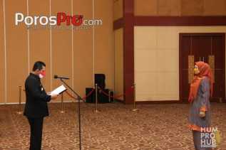 Gubernur H. Ansar Ahmad mengukuhkan  Hj. Dewi Kumalasari sebagai Bunda PAUD Kepri