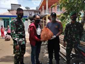 Makan Siang Para Pekerja Pembangunan 3 Rumah untuk Korban Kebakaran ditanggung Donatur