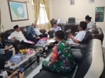 Mempererat Silaturahmi Dalam Rangka Menjaga Wilayah, Serda Bambang Irwanto dan Pihak Kelurahan Gelar Pertemuan