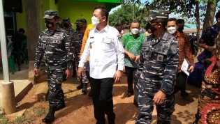 Gubernur Kepri Ansar Ahmad Tinjau Vaksinasi Masyarakat Maritim