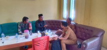 Babinsa Koramil 06/Merbau Ajak Warga Kampung Pancasila Jaga Keamanan dan Kebersihan