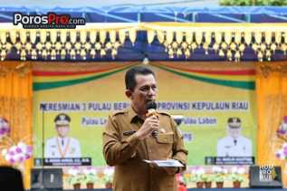 Gubernur Ansar Ahmad Kembali Melanjutkan Program 'Kepri Terang' Sebanyak Tiga Pulau di Belakang Padang