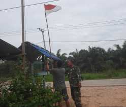Perayaan HUT RI, Pelda Hendrianto Ajak Masyarakat Untuk Menaikkan Bendera