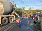 Apical Fasilitasi Perbaikan Jembatan dan Jalan di Kelurahan Lubuk Gaung