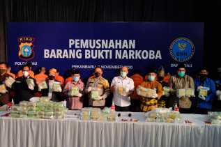 Polda Bersama BNNP Riau Musnahkan 122 Kg Sabu dan 10 Ribu Ekstasi