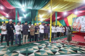 Bupati Inhil laksanakan Sholat Isya dan Sholat Sunnah Tarawih Berjamaah bersama Keluarga Besar Badan Kesbangpol