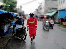 Damkar Inhil Melakukan Kegiatan Penyemprotan Disinfektan Covid-19 Tahap ke-4