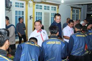 Bupati Lepas Tim Sepak Bola Kabupaten Labuhanbatu dalam rangka mengikuti PORPROVSU di Medan