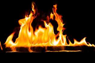 Listrik Sempat Padam Akibat Kabel Tiang Listrik Terbakar di Lenteng Agung