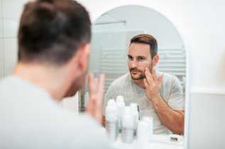 Simpel untuk Dilakukan Tiap Hari, Ini 4 Urutan Skincare untuk Pria