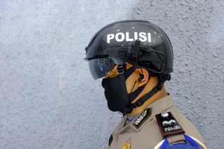 Smart Helmed Thermal ''Robocop'' Canggih Digunakan Polda Riau untuk Tangani Covid-19