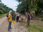 Penyampaian Serda Miftah Kepada Masyarakat Agar Jangan Membakar Hutan dan Lahan