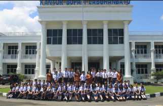Bupati Sambut Gembira Kunjungan Dari SMP Swasta Tunas Harapan Mandiri Rantauprapat