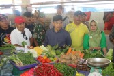 Pj Bupati H Erisman Yahya Tinjau Pasar Kayu Jati untuk Pantau Harga Bahan Pokok