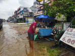 Pasca Hujan Tinggi, Sertu Abu Kosim Dan Masyarakat Bergotong Royong
