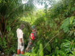 Patroli di Bangun Jenawi, Serka Suandi Harapkan Masyarakat Turut Serta Jaga Lingkungan