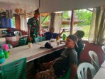 Babinsa Koramil 06/Merbau Gelar Komsos di Kampung Pancasila, Tanamkan Nilai Kebangsaan