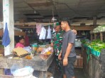 Pedagang Diminta Jaga Kebersihan, Babinsa Kampung Pancasila Gencarkan Sosialisasi