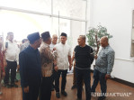 Wakil DPRD Riau Disambut Gubri saat Pulang Haji