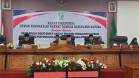 Ketua DPRD Natuna Daeng Amhar Pimpin Paripurna Dengan Agenda Penyampaian Ranperda Pertanggungjawaban APBD Tahun 2022 Oleh Bupati Natuna