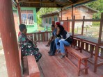 Ajak Gotong Royong, Babinsa Perkuat Nilai Kebersamaan di Kampung Pancasila