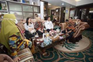 Bupati Wardan Jamu Dirut Bank Riau Kepri dan Direktur ICC