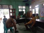 Babinsa Koramil 06/Merbau Tanamkan Semangat Gotong Royong di Kampung Pancasila