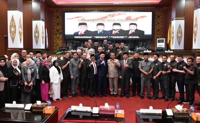 Rapat Paripurna DPRD Pekanbaru: Pasangan Agung-Markarius Sah Pimpin Pekanbaru