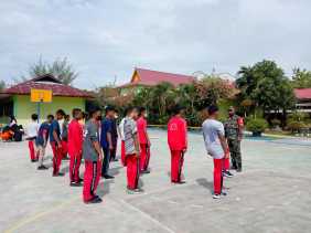 Serka Fahrizal Purba Latih Siswa dan Siswi SMP Negeri 3 PBB