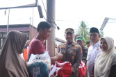 Bupati Inhil Herman Serahkan Bantuan kepada Korban Kebakaran di Tembilahan Hulu