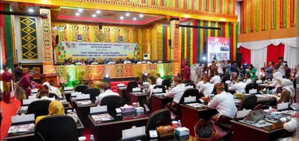Gelar Paripurna, Ketua DPRD Pekanbaru Pimpin Bahas Pandangan Umum Fraksi Terhadap Dua Ranperda