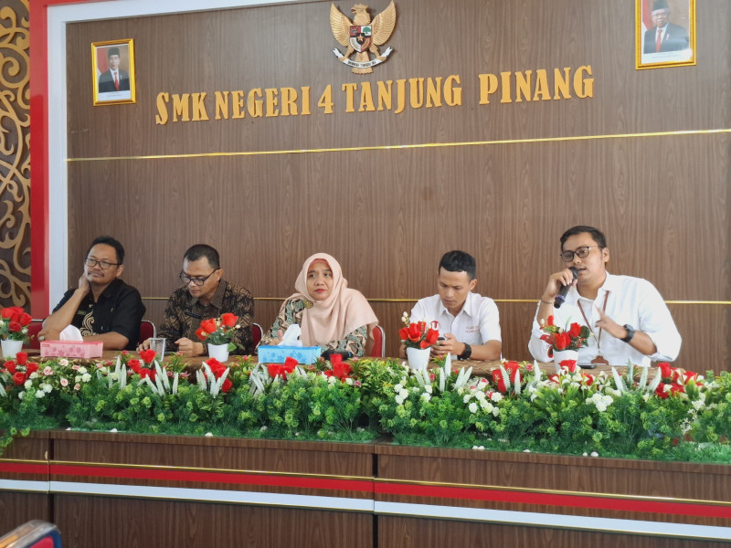 PLN Icon Plus Menjadi Narasumber Workshop Penyelarasan Kurikulum Berbasis Dunia Kerja