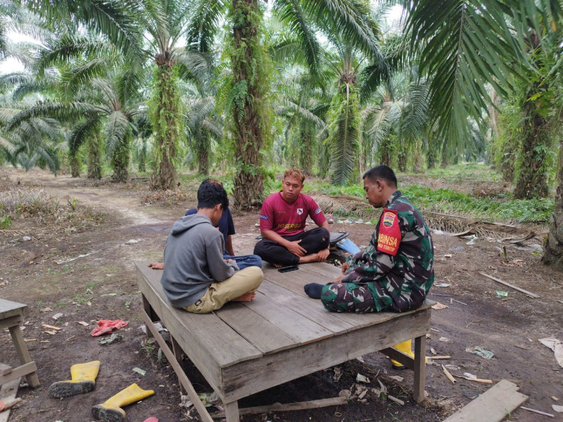 Warga Binaan di Kelurahan Batu Tritip Dapatkan Sosialisasi dari Babinsa Serda Miftah