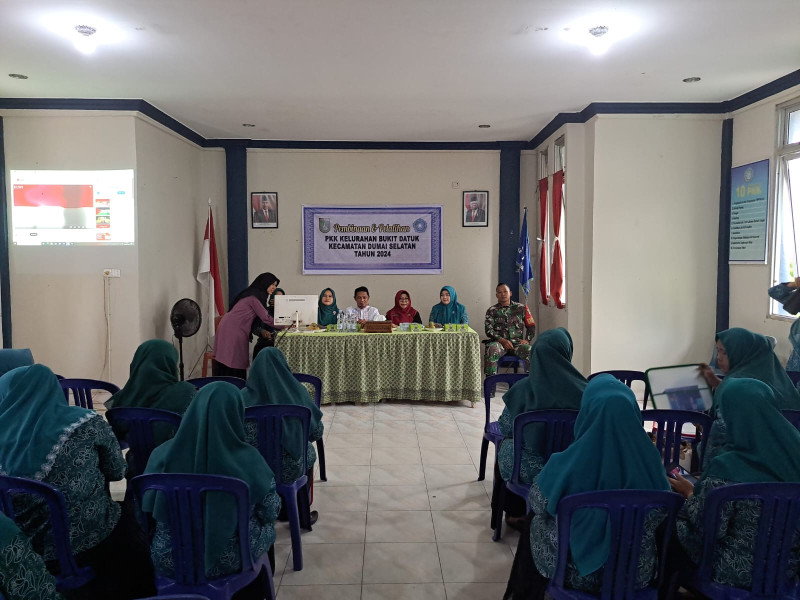 Babinsa Kelurahan Bukit Datuk Hadiri Rapat Pembinaan Kader PKK