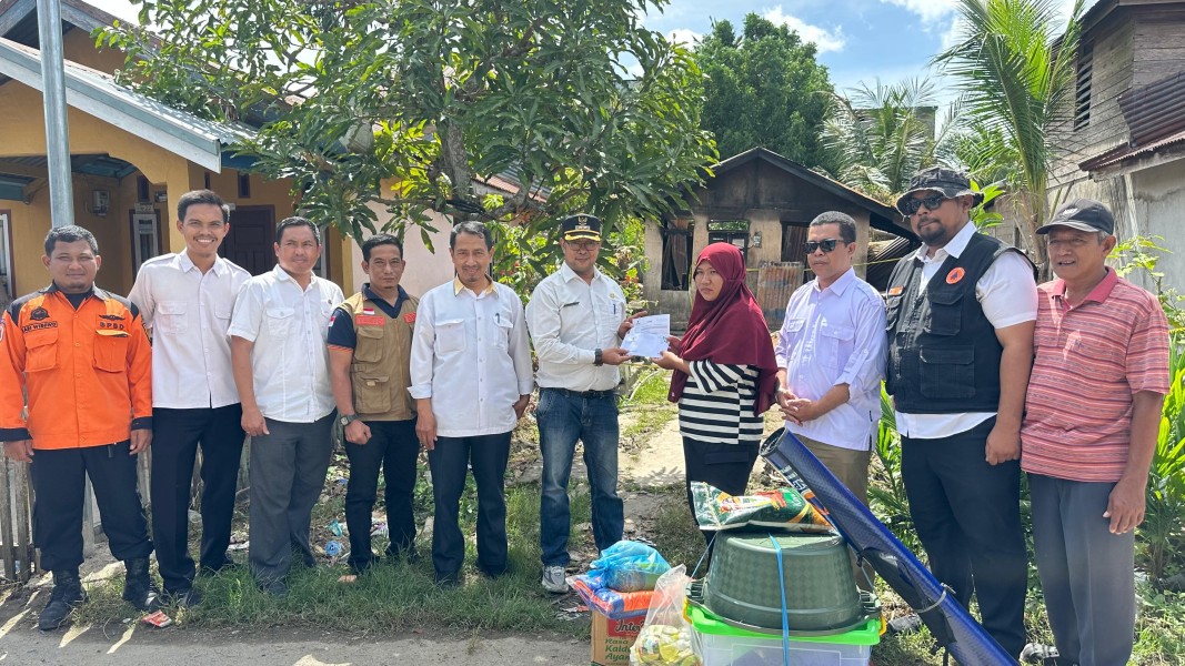 Bupati Inhil Instruksikan Baznas dan BPBD Salurkan Bantuan untuk Korban Kebakaran di Kelurahan Tembilahan