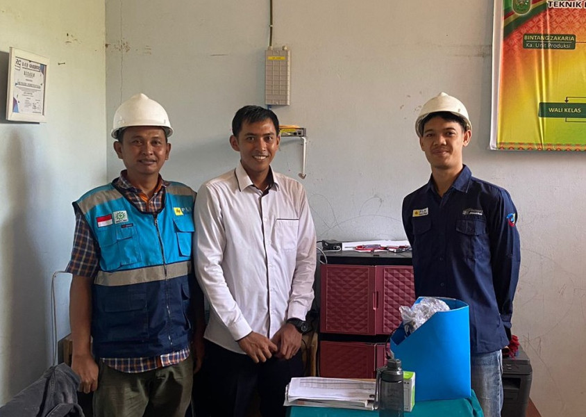 Tingkatkan Kualitas Pendidikan, PLN Icon Plus Sumbagteng Support Internet SMKN 1 Perhentian Raja