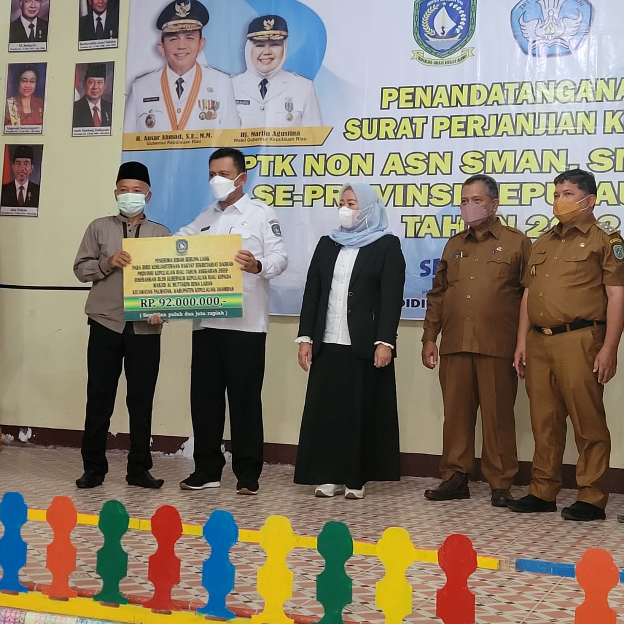 Gubernur Ansar Serahkan Bantuan Hibah Kegiatan Keagamaan Rp851 Juta di Anambas