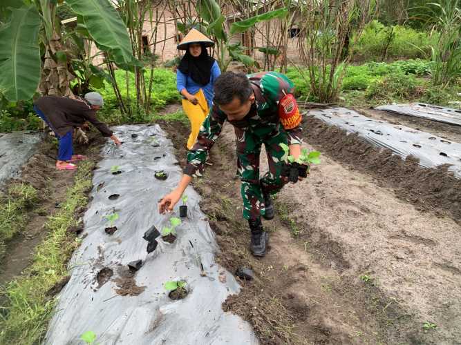 Serka Tomy Mike Pimpin Pendampingan Karya Nyata Kepada KWT Mawar