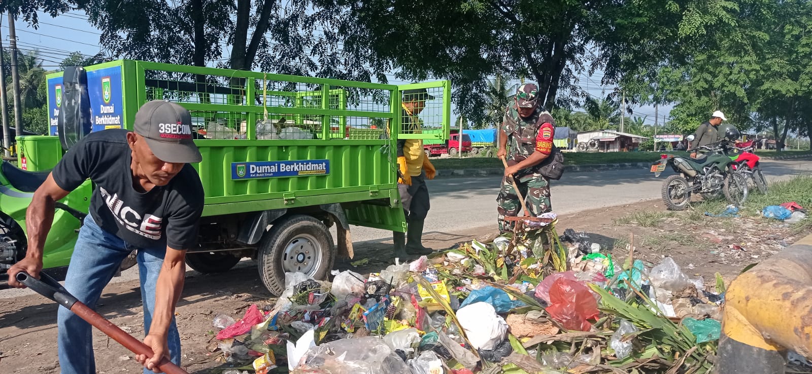 Bersama Masyarakat, Serka Fahrizal Purba Melaksanakan Giat Goro