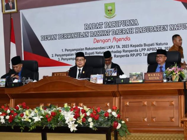 Ketua DPRD Kabupaten Natuna Daeng Amhar Pimpin Rapat Paripurna Dalam Hal LKPJ