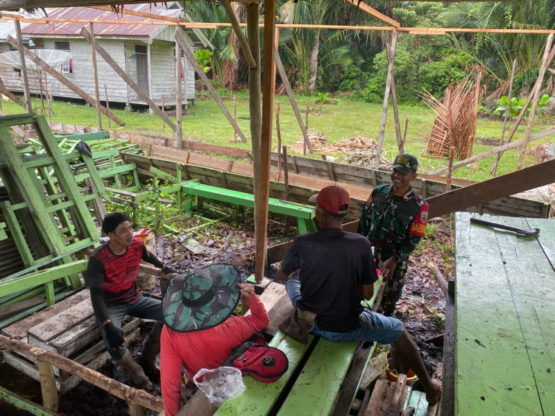 Babinsa Pratu Roihan Sinaloan Gelar Komsos di Kampung Pancasila untuk Sosialisasikan Nilai Pancasila