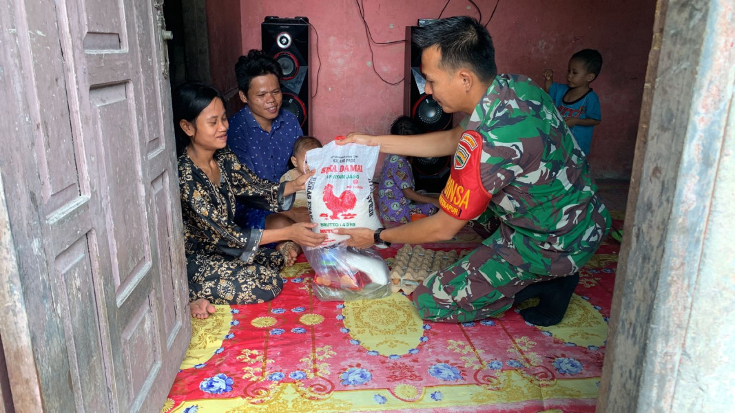 Babinsa Serahkan Bantuan Dari Dandim 0320/Dumai Untuk Mencegah Stunting