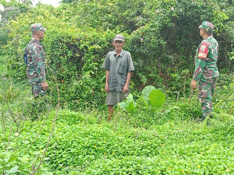 Cegah Karhutla, Babinsa Koramil 06/Merbau Rutin Patroli dan Komsos di Desa Baran Melintang