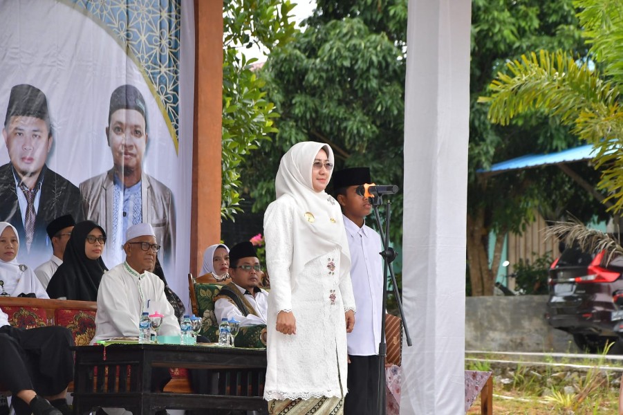 Pjs. Bupati Natuna Rika Azmi Hadiri  Hari Santri Di Pondok Pesantren Nurul Jannah