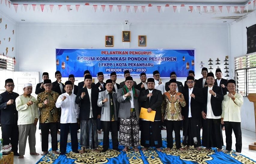 Dorong Sinergi Pesantren, Ketua DPRD Pekanbaru Hadiri Pelantikan Pengurus FKPP