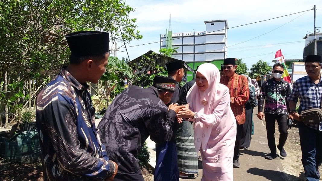 Wabup Inhil Yuliantini Sambangi Masyarakat Sumber Jaya, Pererat Tali Silaturahmi Dalam Momentum Halal Bihalal