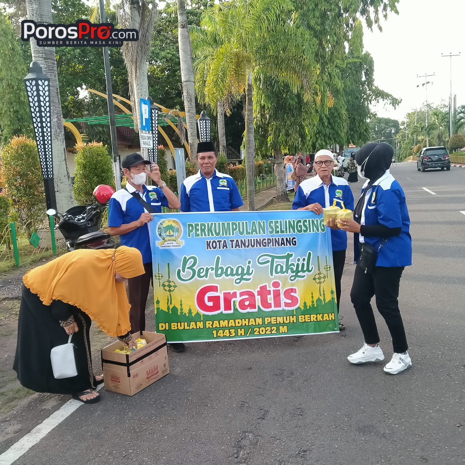 Selingsing Kota Tanjungpinang Berbagi Takjil  di Bulan Suci Ramadhan Penuh Berkah