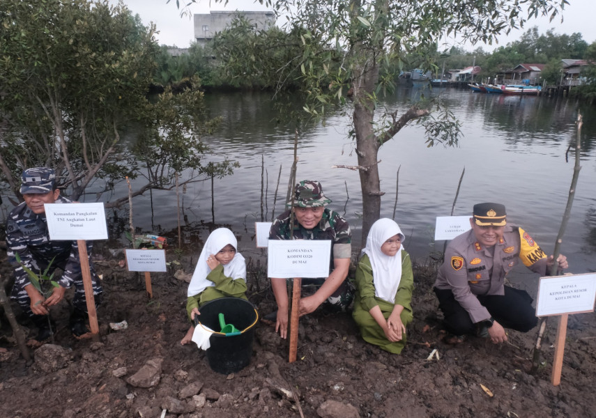 Penanaman Serentak Mangrove di Indonesia Turut Diikuti Letkol Inf Antony Tri Wibowo
